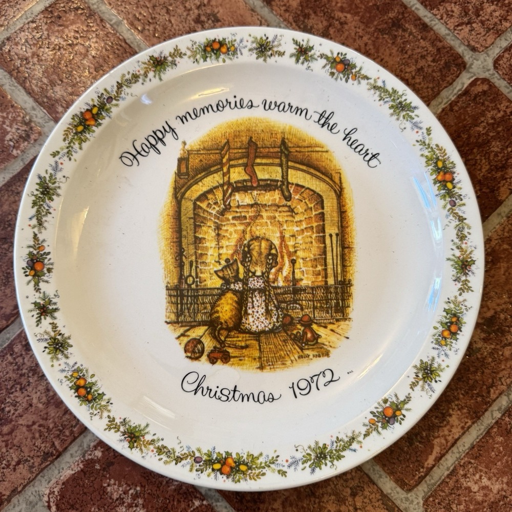 Holly Hobbie House Christmas 1972 Commemorative Edition Plate. Vintage Cottage